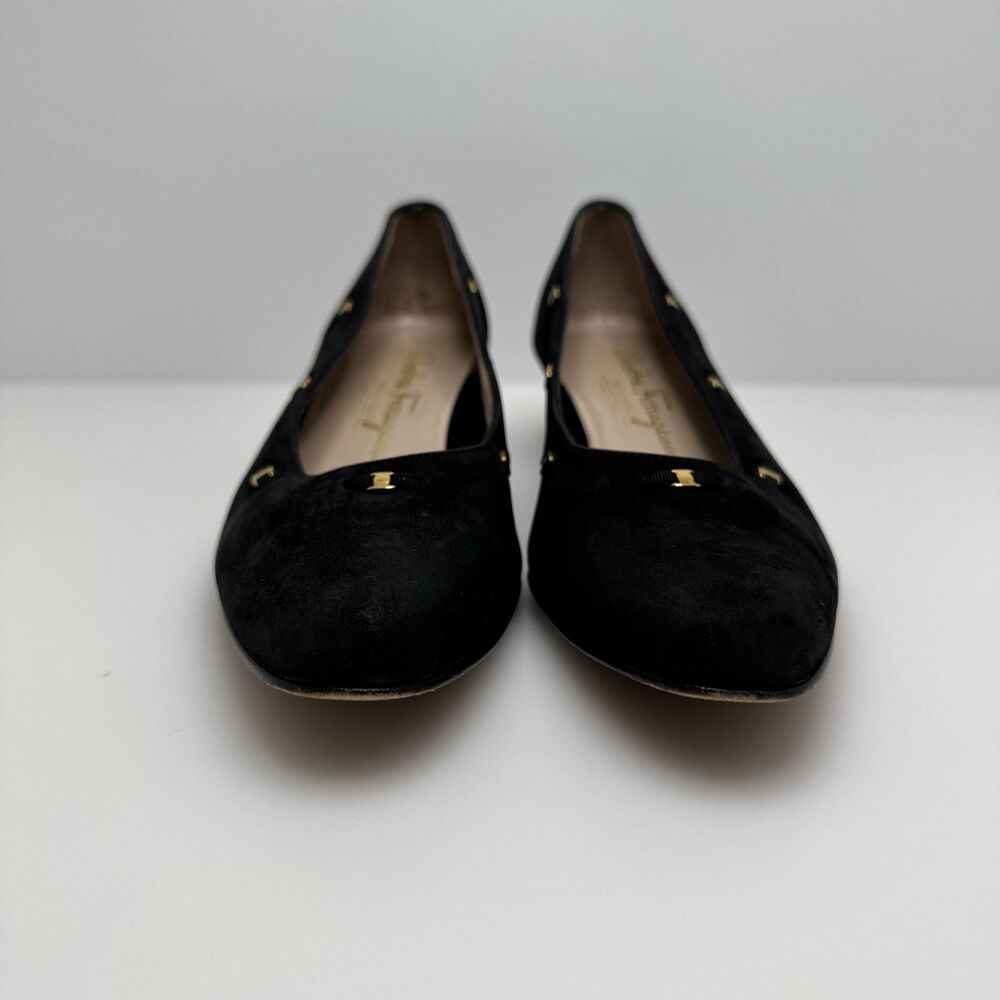 SALVATORE FERRAGAMO Black Nubuck Gold Hardware Pump Heels Size 7 AAAA 4A Narrow - Picture 4 of 12